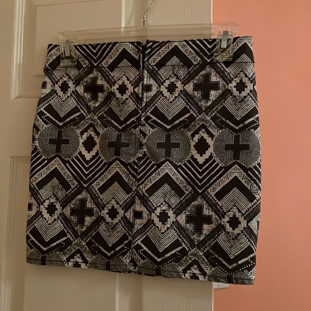 Patterned mini skirt - Picture 2 of 3